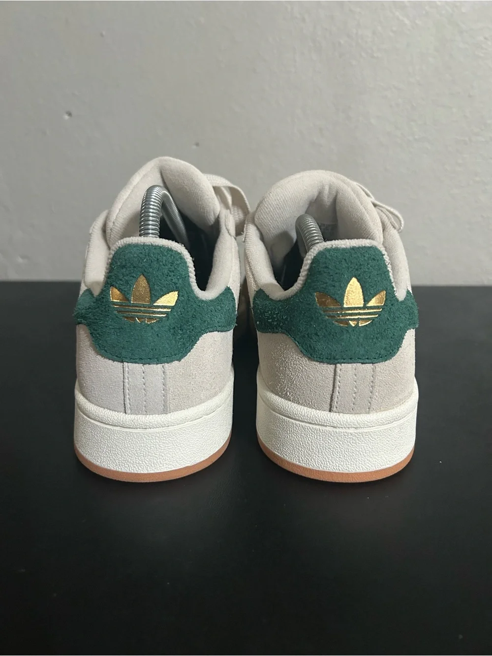 NEW Adidas  Campus Suede Sneakers in Off-White with Green Heel Tab size 9
